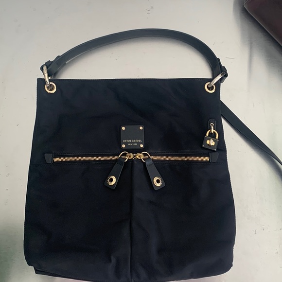 henri bendel Handbags - Henri Bendel Jetsetter Convertible Crossbody